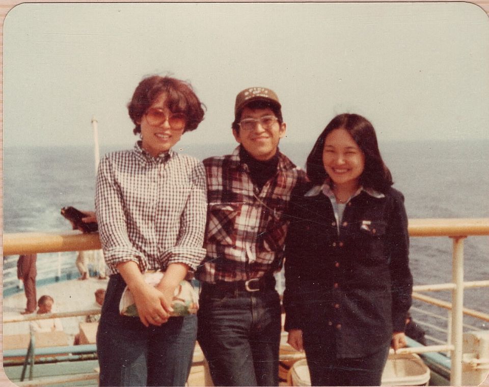 両手に花で旅は道連れ